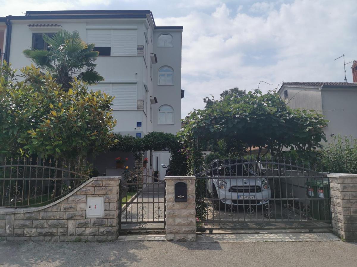 Apartments Slisko Porec Luaran gambar